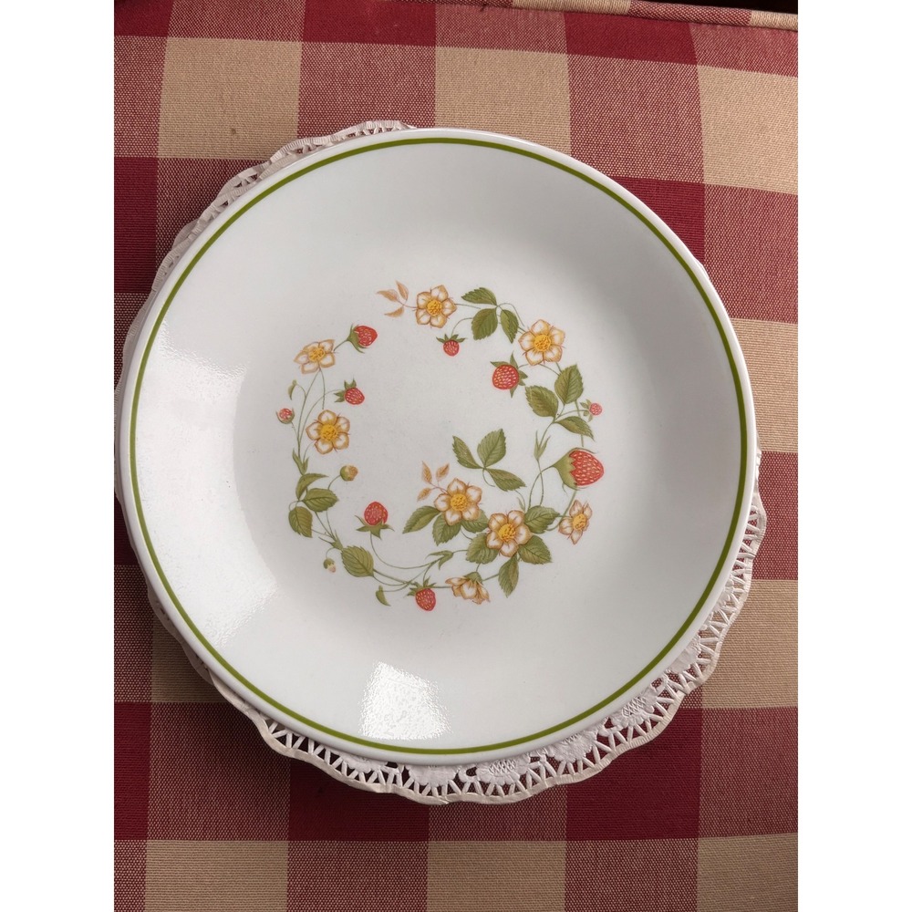 Set of 8 vintage Corelle "Strawberry Sundae" salad lunch plates cottagecore